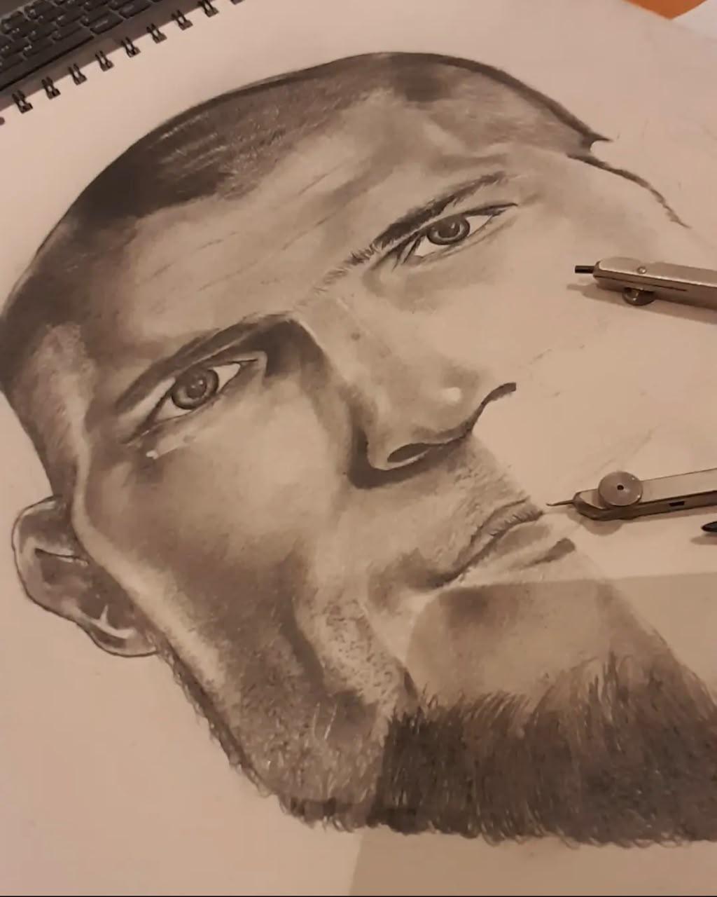 Autre vue du même portrait masculin au crayon